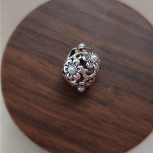 925 Sterling Silver Vintage Pearl Flowers Charm